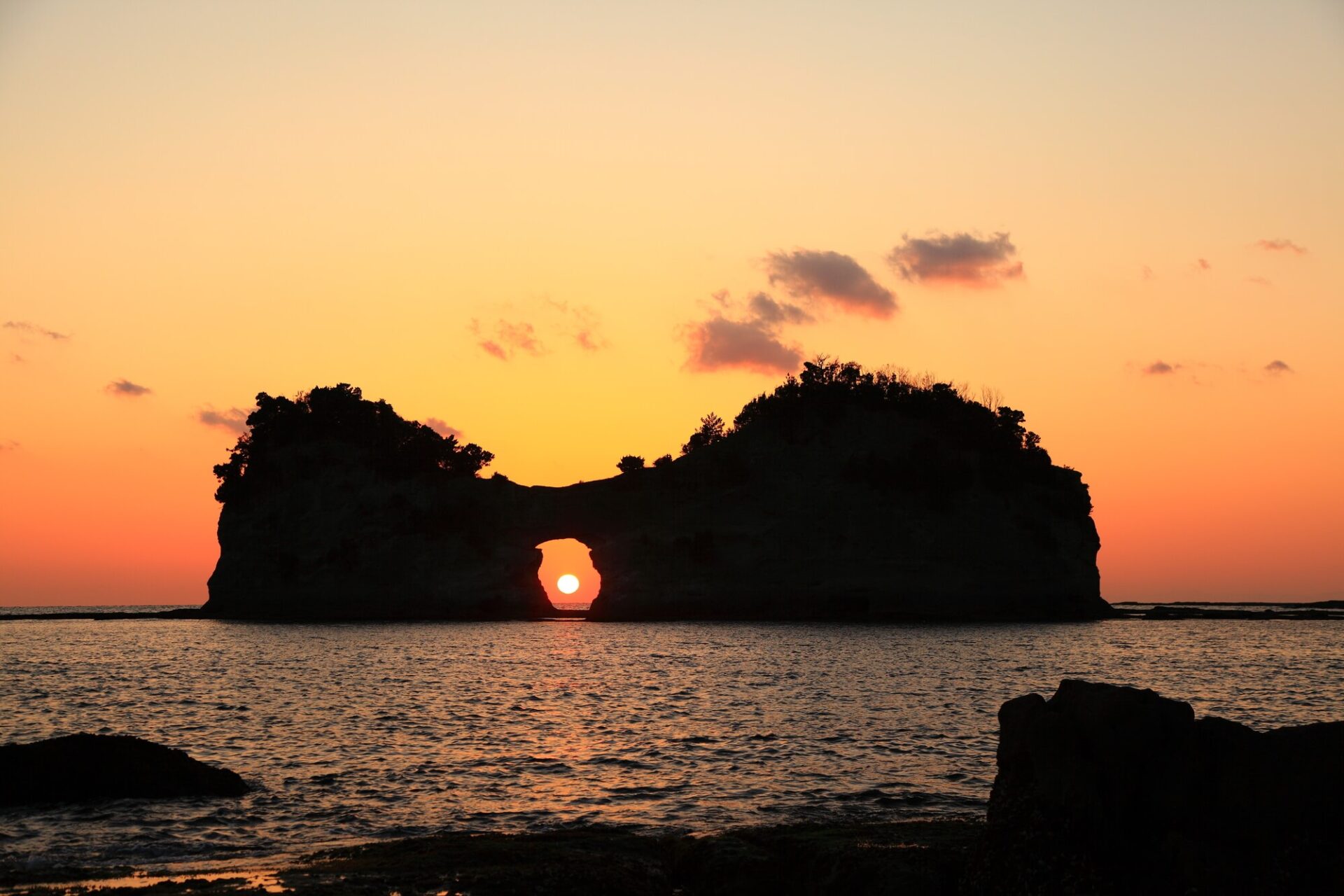 円月島の日の入り